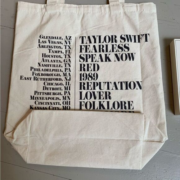 Taylor Swift The Eras Tour cream Tote bag and 10 postcards in a box - Picture 5 of 9